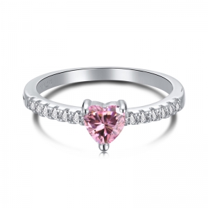 anillo de plata con piedra de corazón rosa