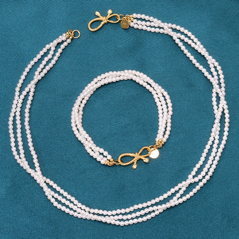 multiple strand pearl necklace