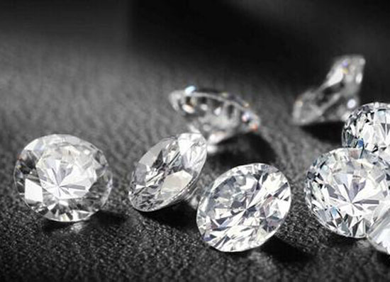 La diferencia entre Zircon y Diamante